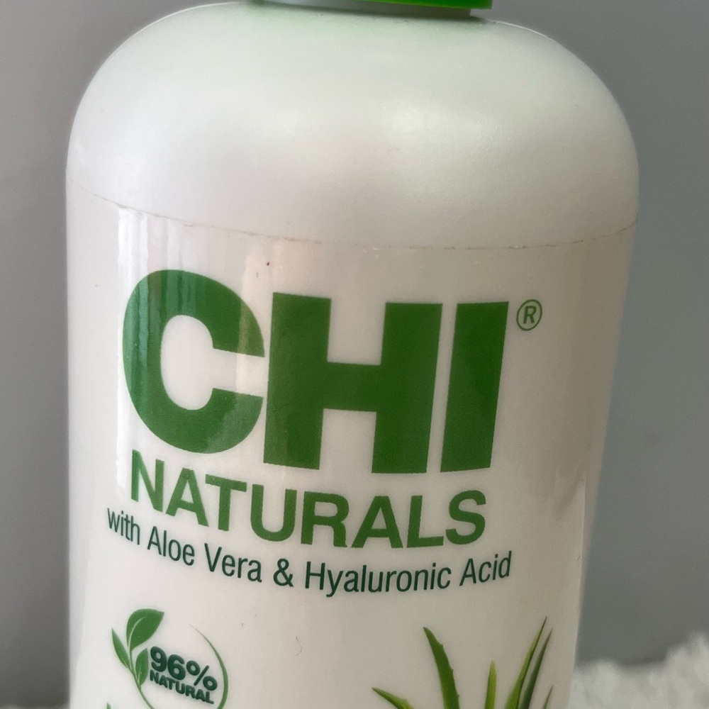 CHI‎ Naturals Aloe Vera & Hyaluronic Acid Hair Product - White/Green